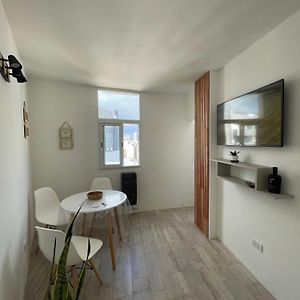 Muy Luminoso Departamento A Estrenar !! A Un Paso De Todo!!!